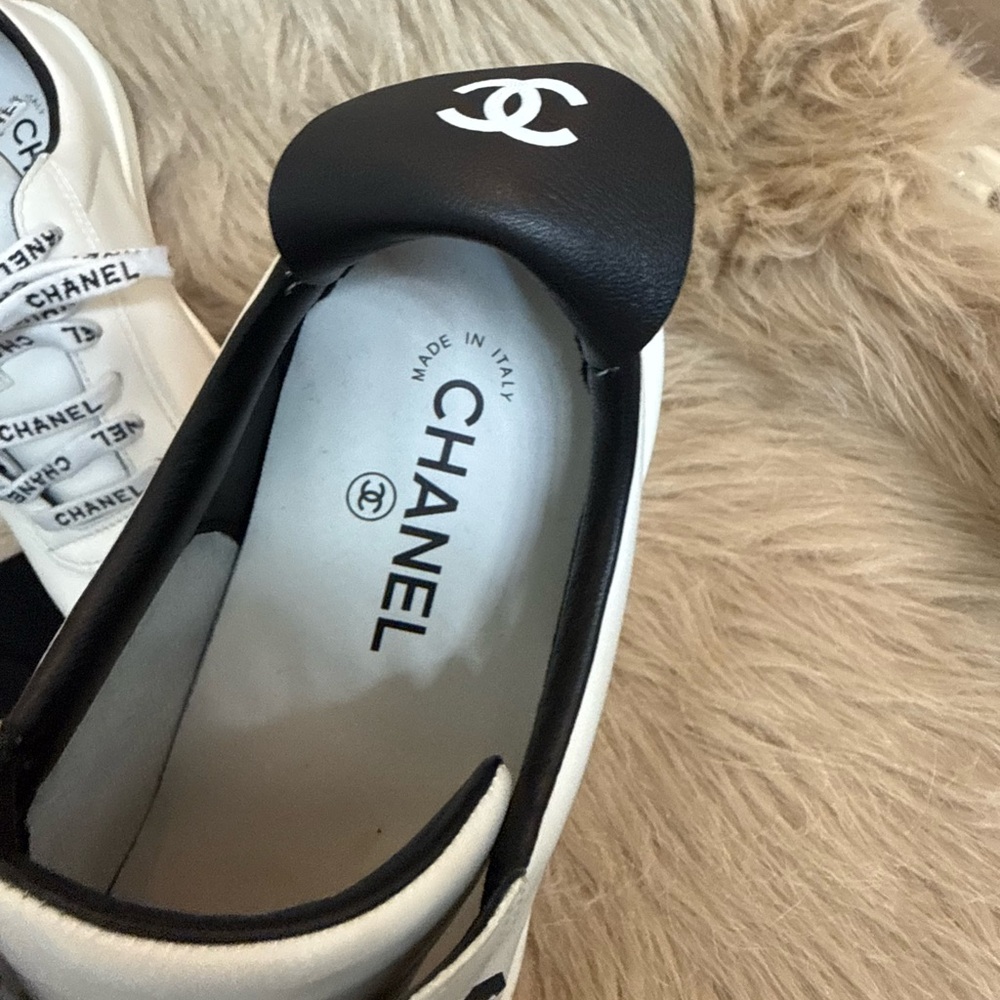 CHANEL Black and White Sneakers with Logo Detail - Picture 3 of 5
